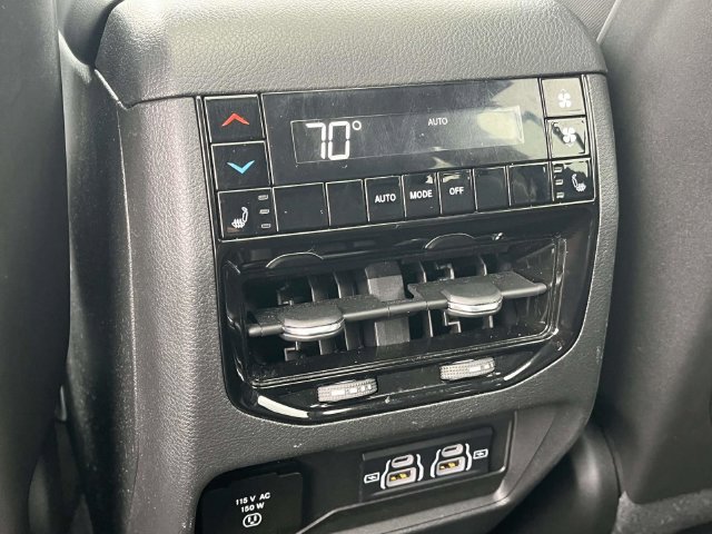 Used 2023 Jeep Grand Cherokee L Limited AWD/4WD image 21