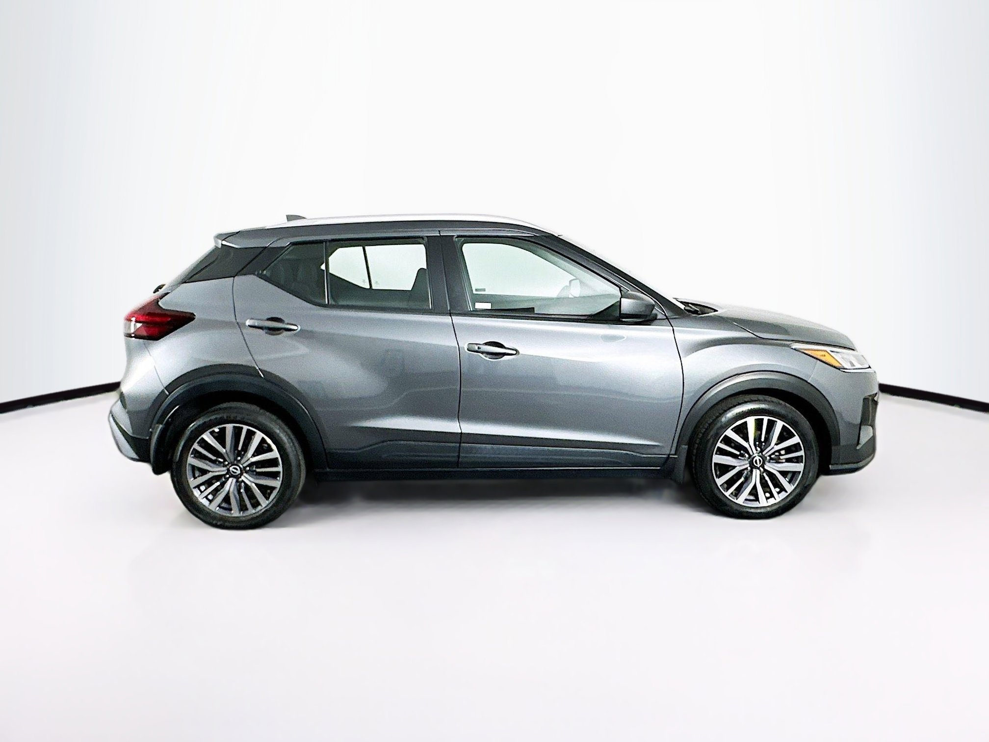 Used 2023 Nissan Kicks SV image 10