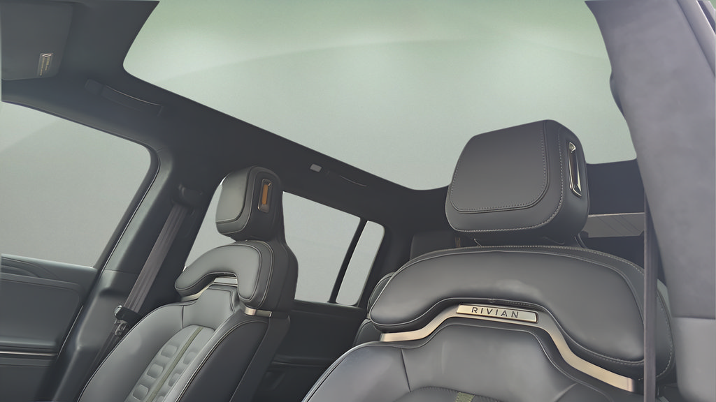 Used 2025 Rivian R1S Adventure Dual AWD/4WD image 14