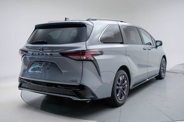 Used 2024 Toyota Sienna XSE AWD/4WD image 8