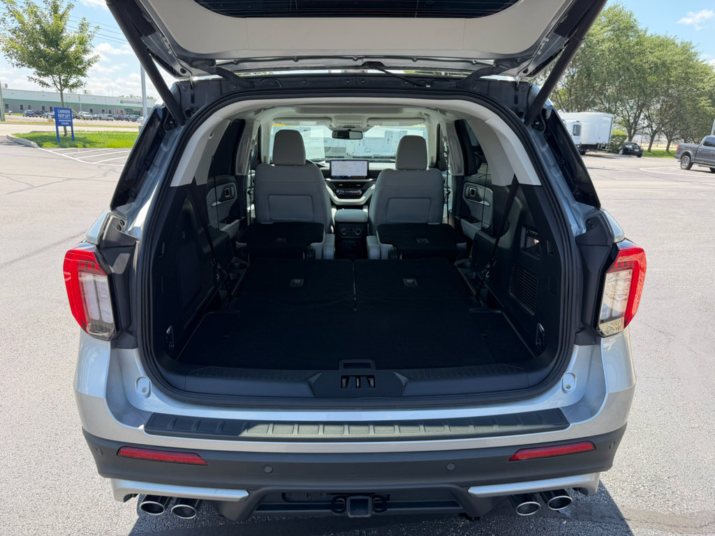 Used 2025 Ford Explorer Platinum w/ Ultimate Package AWD/4WD image 26