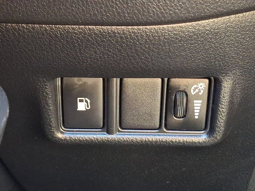 Used 2018 Toyota C-HR XLE FWD image 24