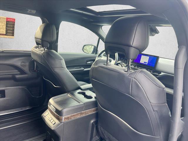Used 2025 Toyota Sienna Platinum image 23