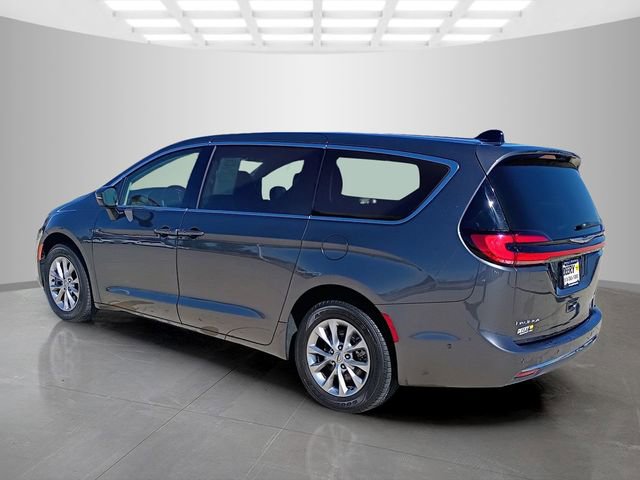 Used 2023 Chrysler Pacifica Touring-L image 10
