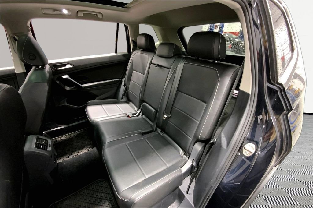 Used 2021 Volkswagen Tiguan SEL AWD/4WD image 16