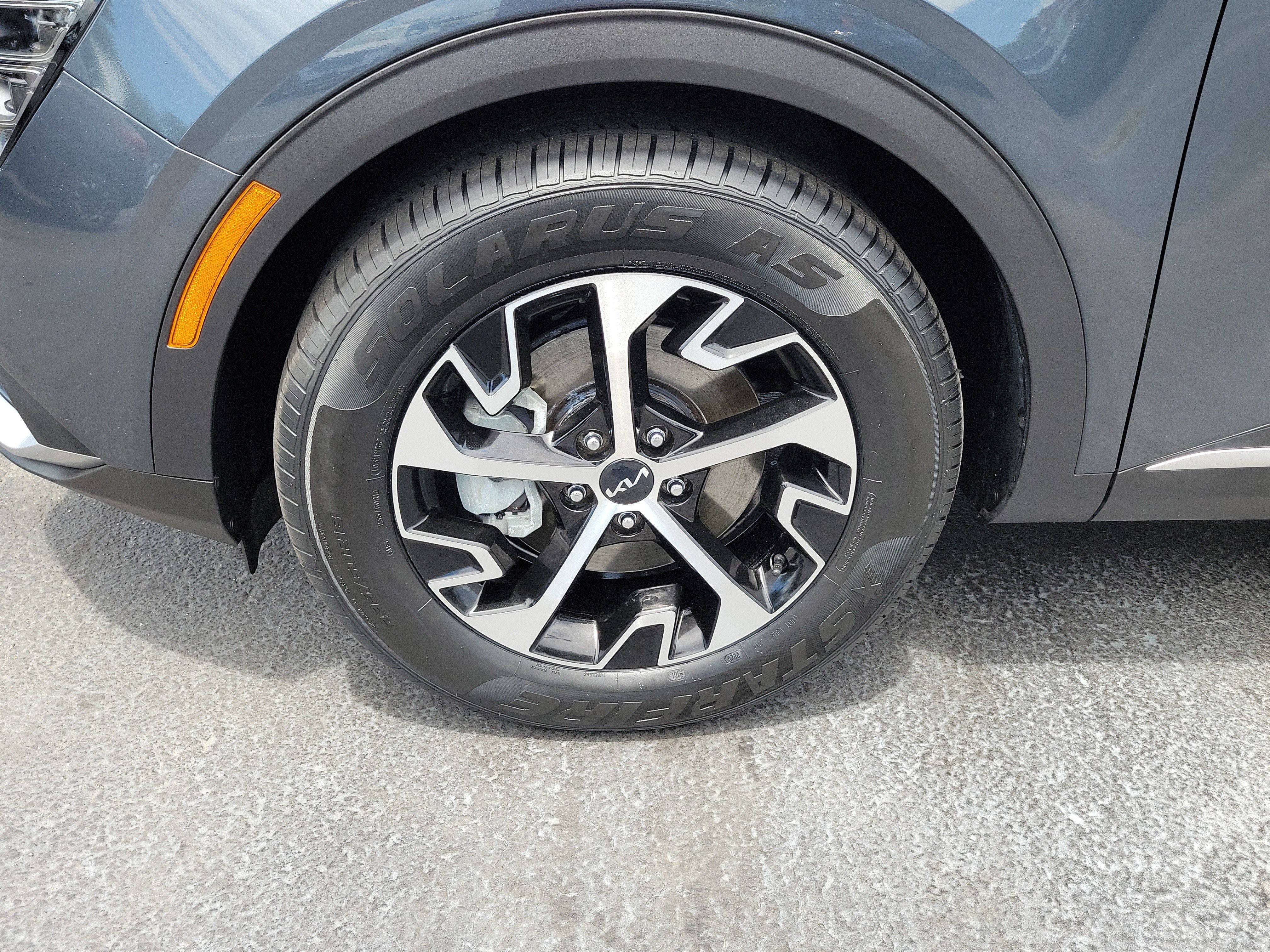 Used 2024 Kia Sportage EX FWD image 5
