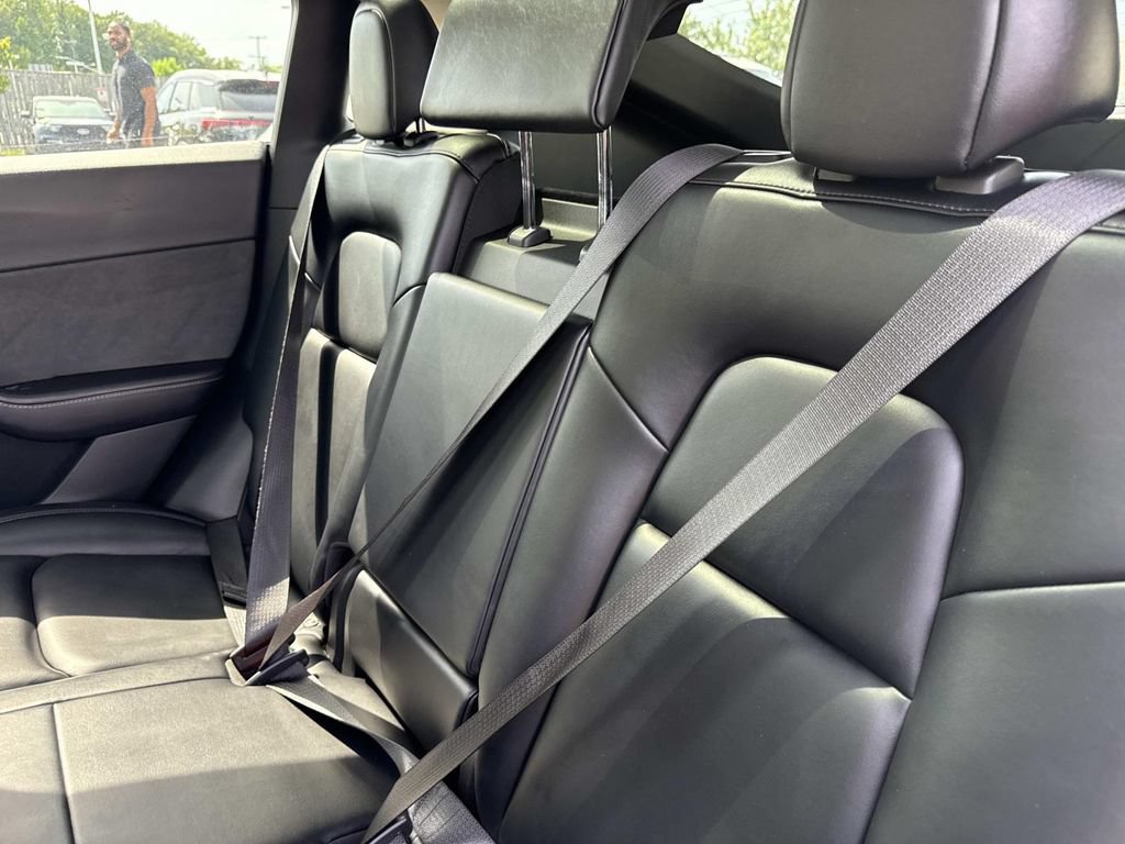 Used 2022 Tesla Model Y Performance AWD/4WD image 32