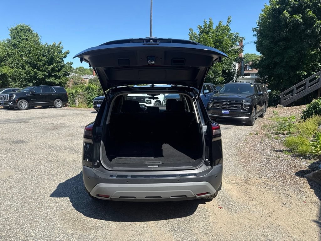 Used 2023 Nissan Rogue SV AWD/4WD image 6