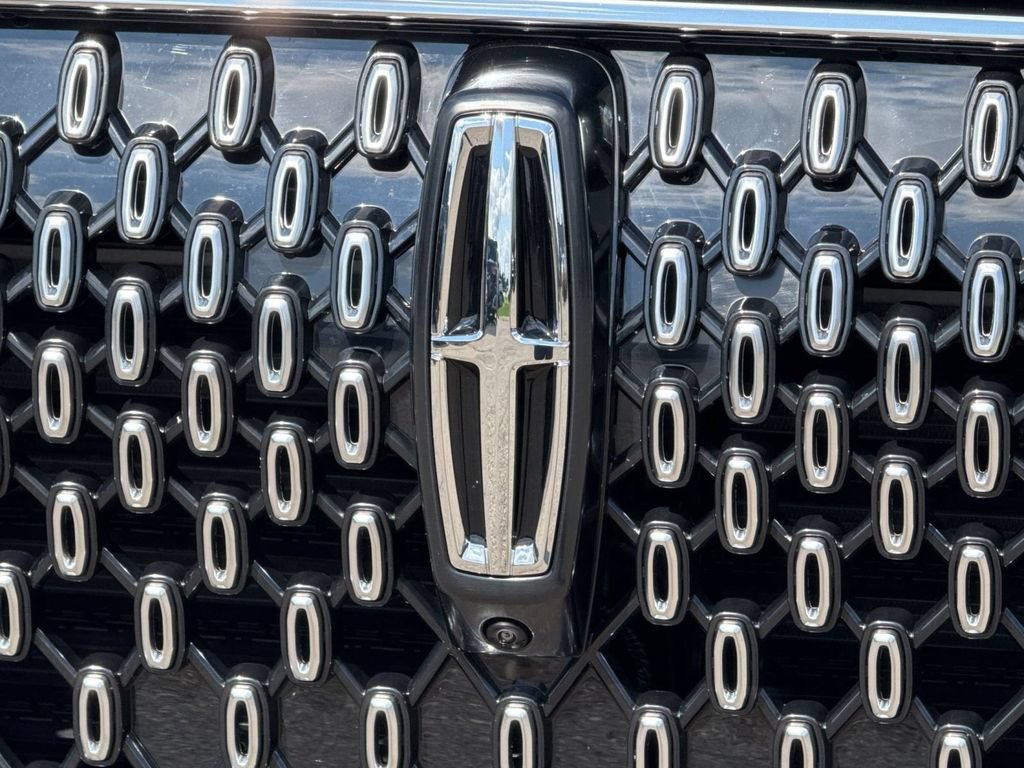 Certified 2026 Lincoln Aviator AWD image 9