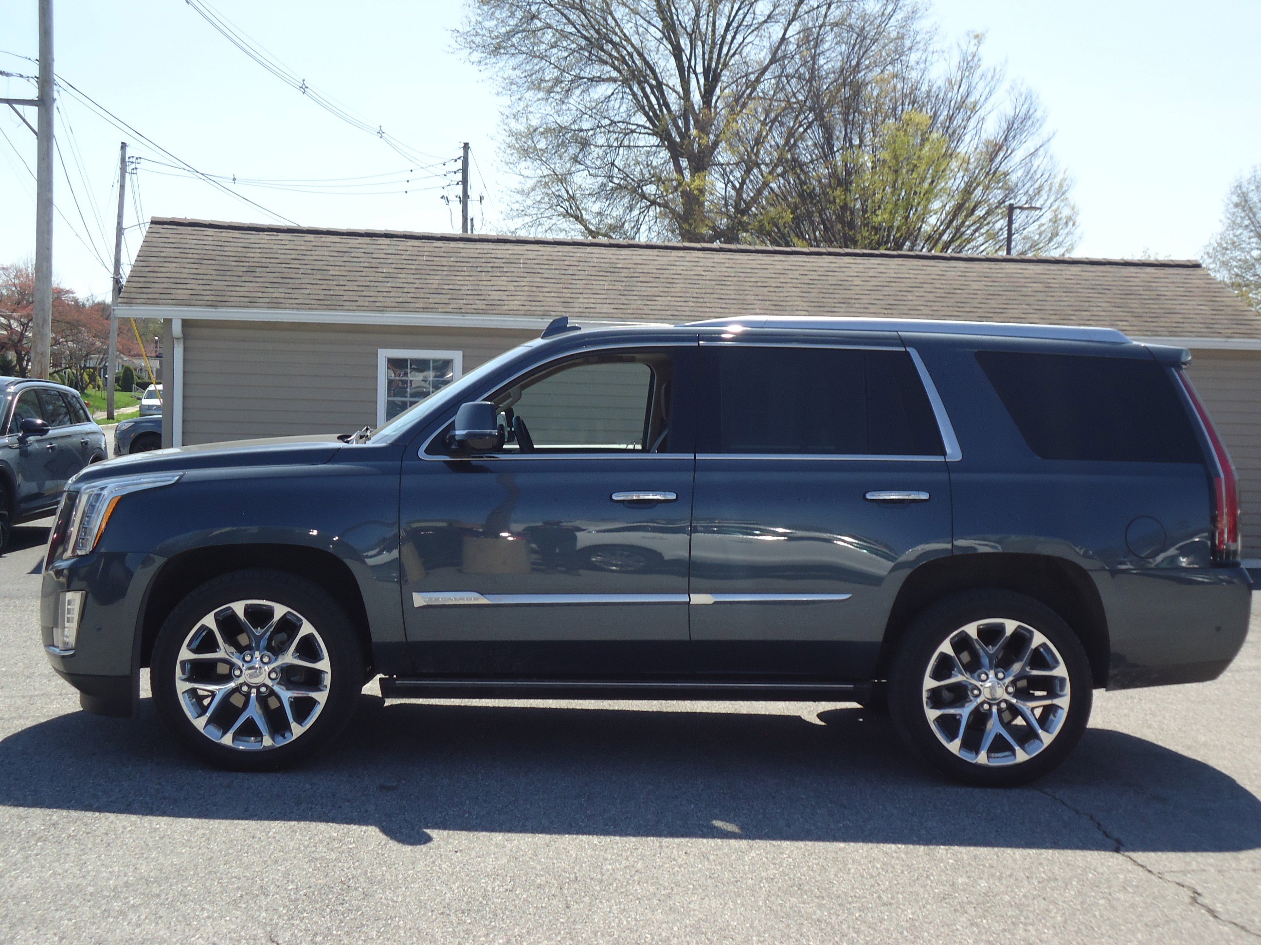 Used 2019 Cadillac Escalade Premium Luxury image 6