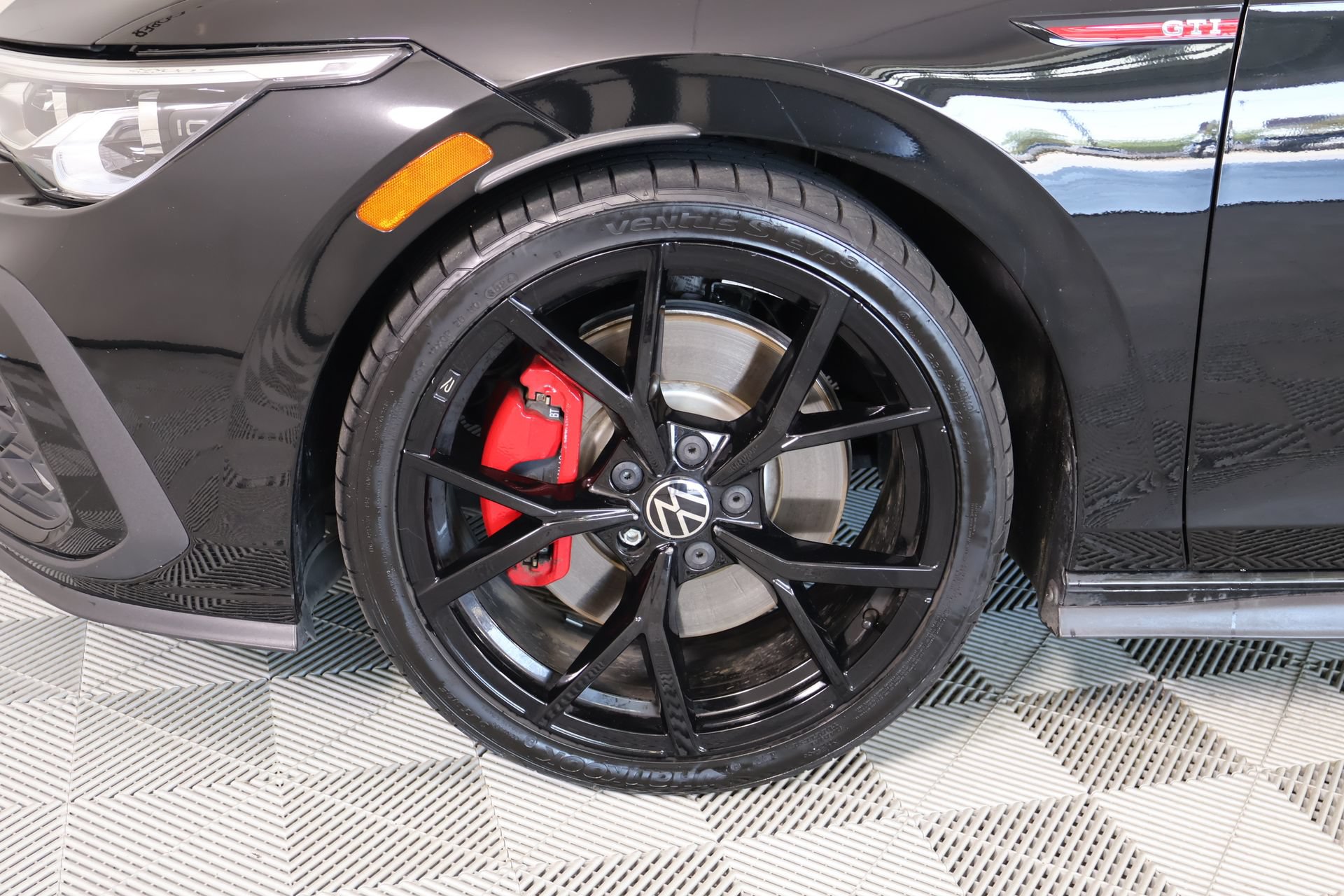Used 2024 Volkswagen GTI SE FWD image 18
