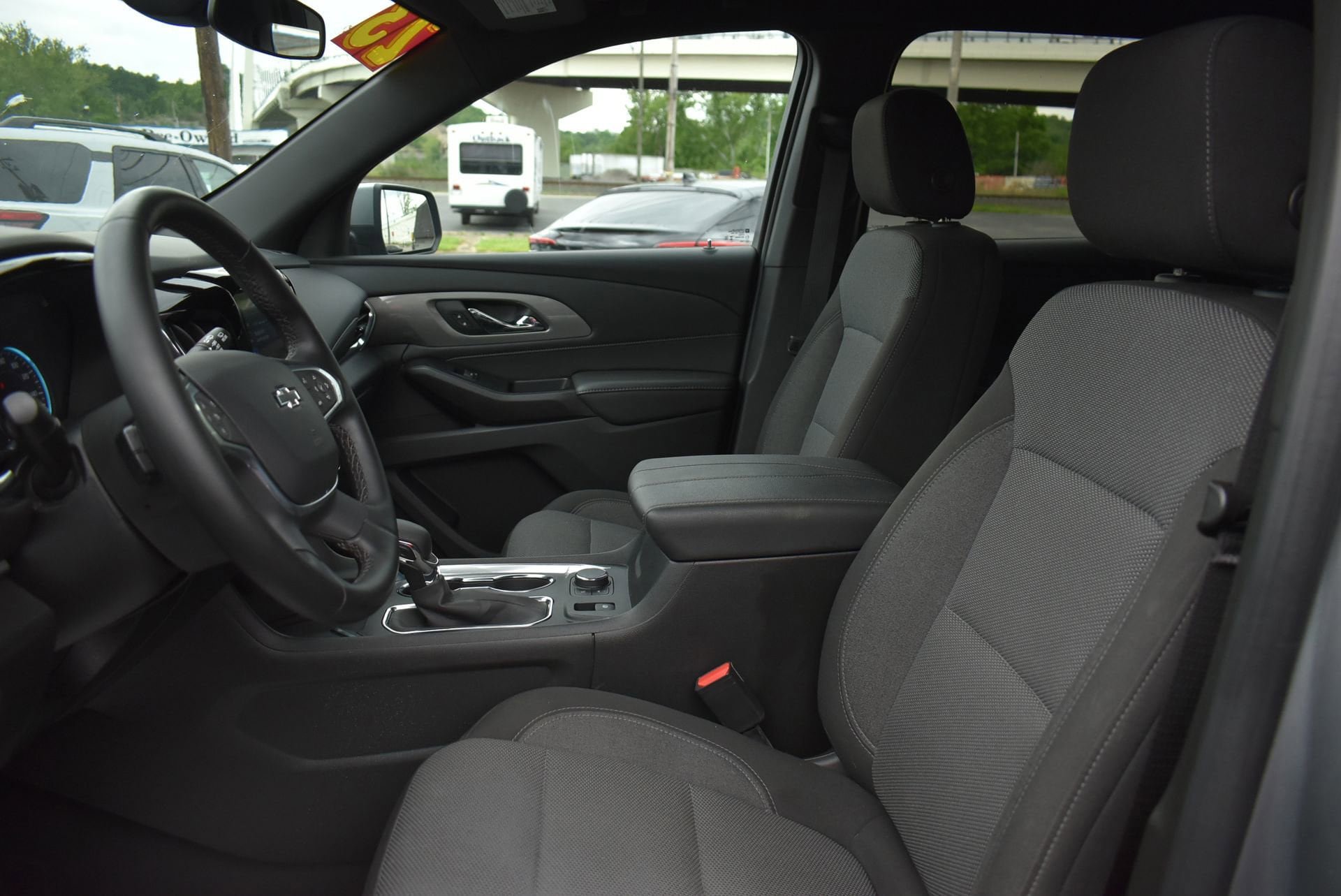 Used 2023 Chevrolet Traverse LT FWD image 16