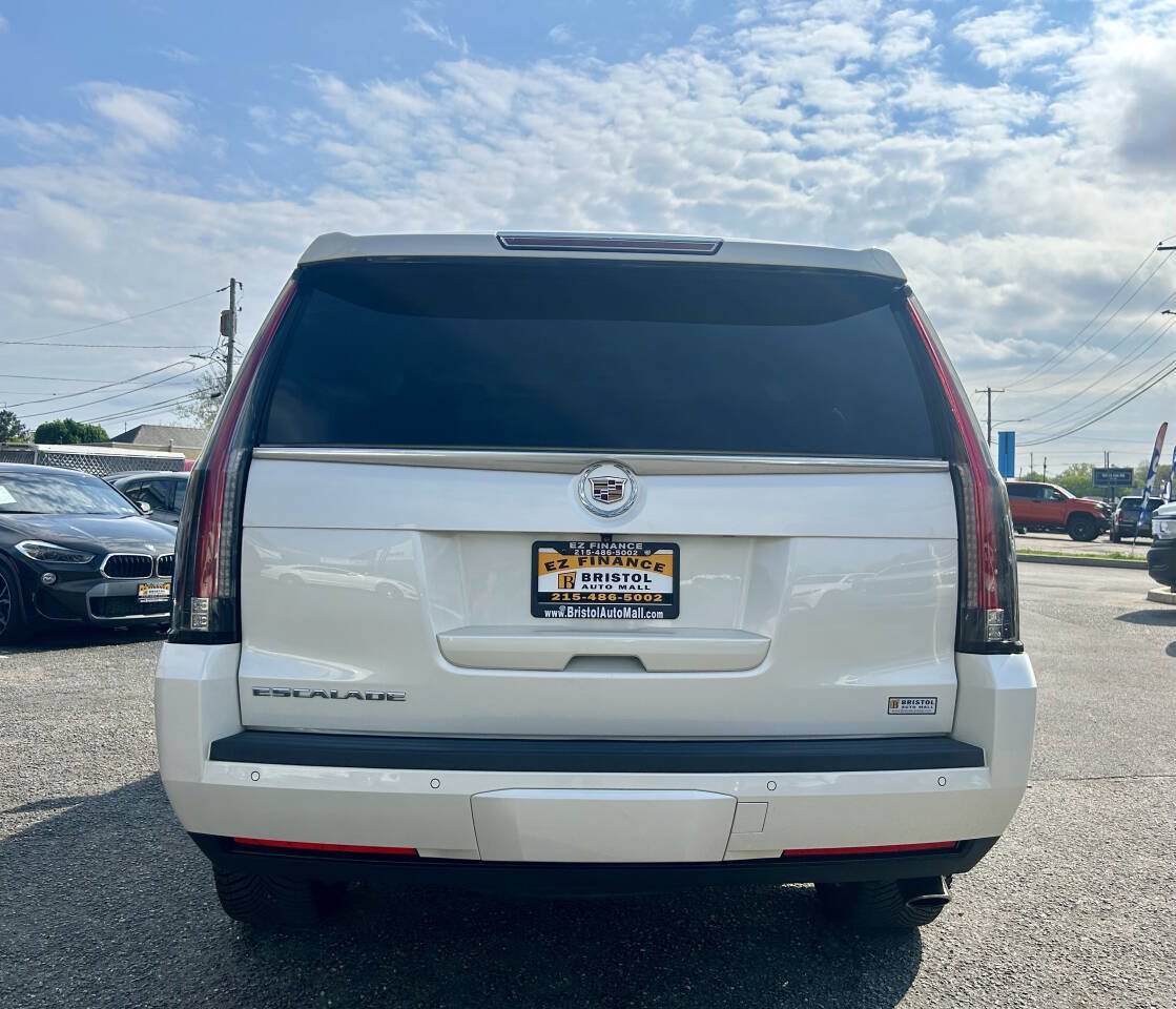 Used 2015 Cadillac Escalade Luxury AWD/4WD image 4