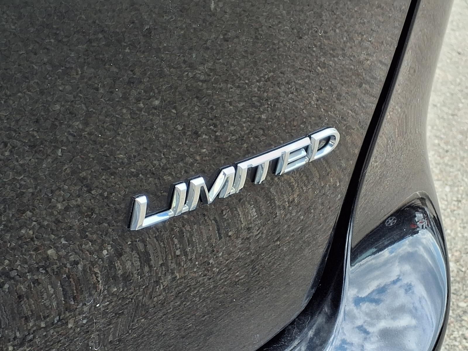 Used 2019 Chrysler Pacifica Limited FWD image 9