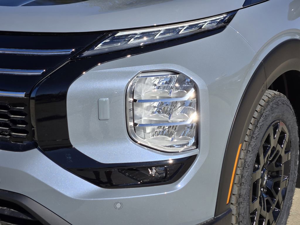 New 2026 Mitsubishi Outlander Trail Edition image 6