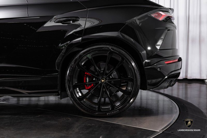 Used 2019 Lamborghini Urus image 11