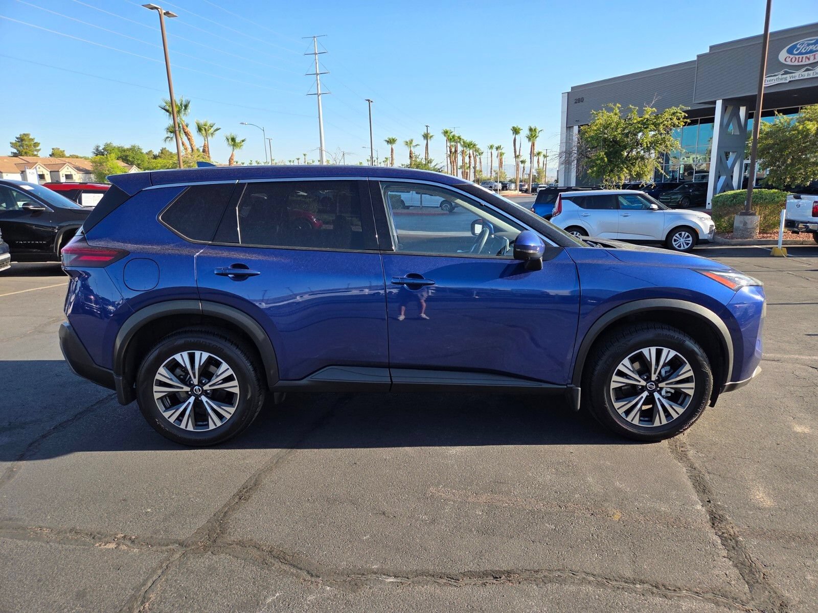 Used 2021 Nissan Rogue SV FWD image 7