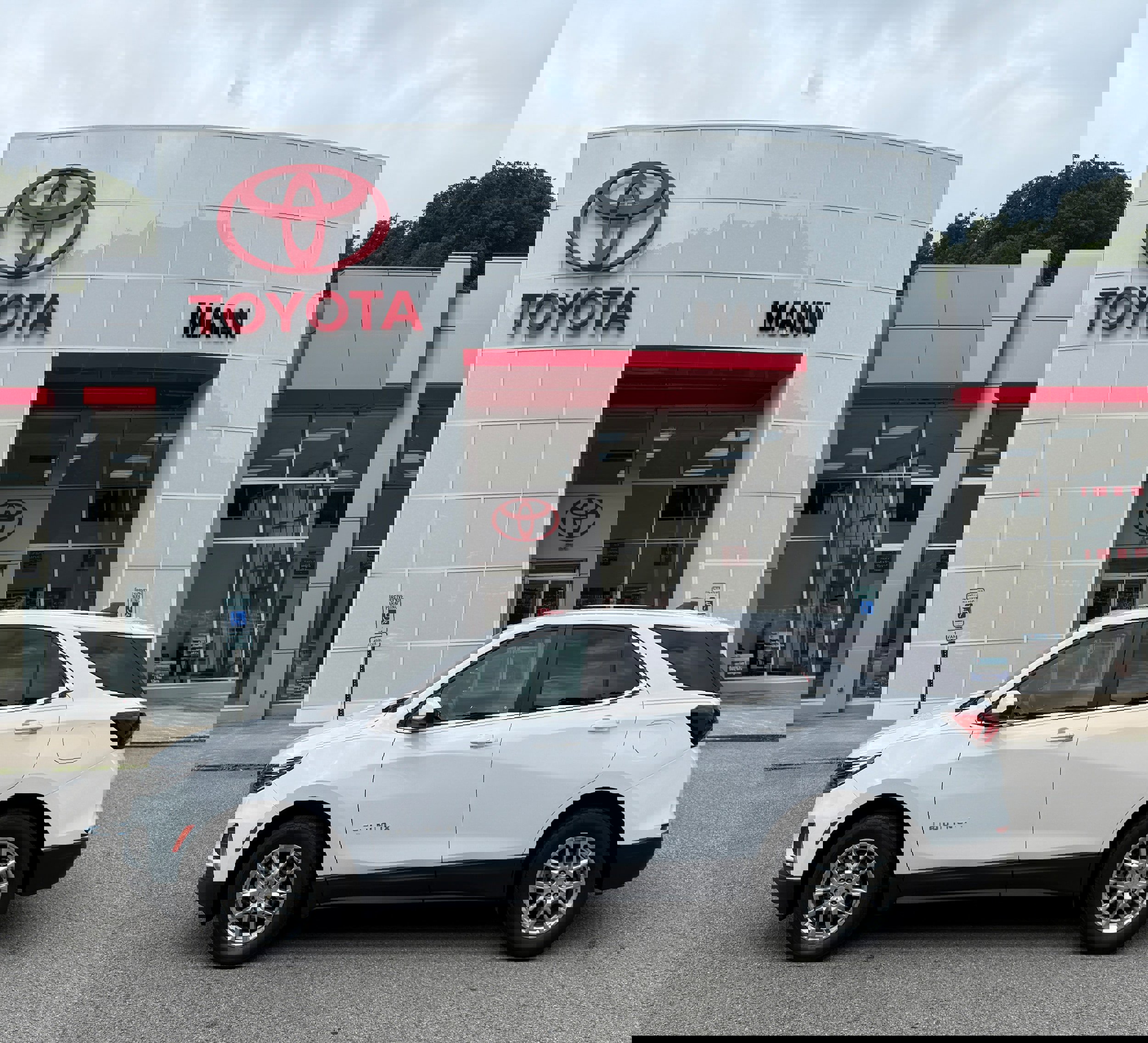 Used 2022 Chevrolet Equinox LT image 1