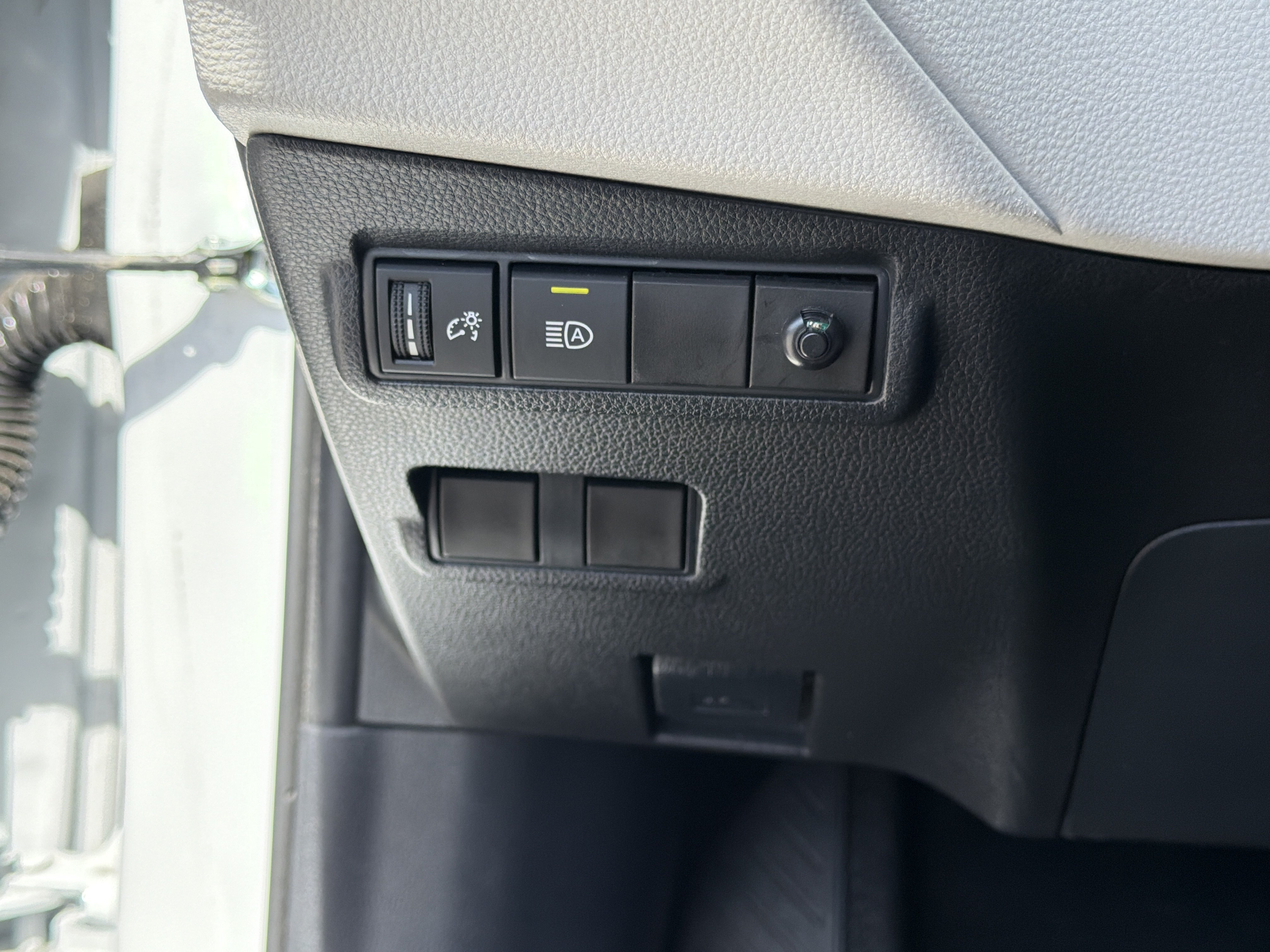 Used 2023 Toyota Corolla Cross L AWD/4WD image 16