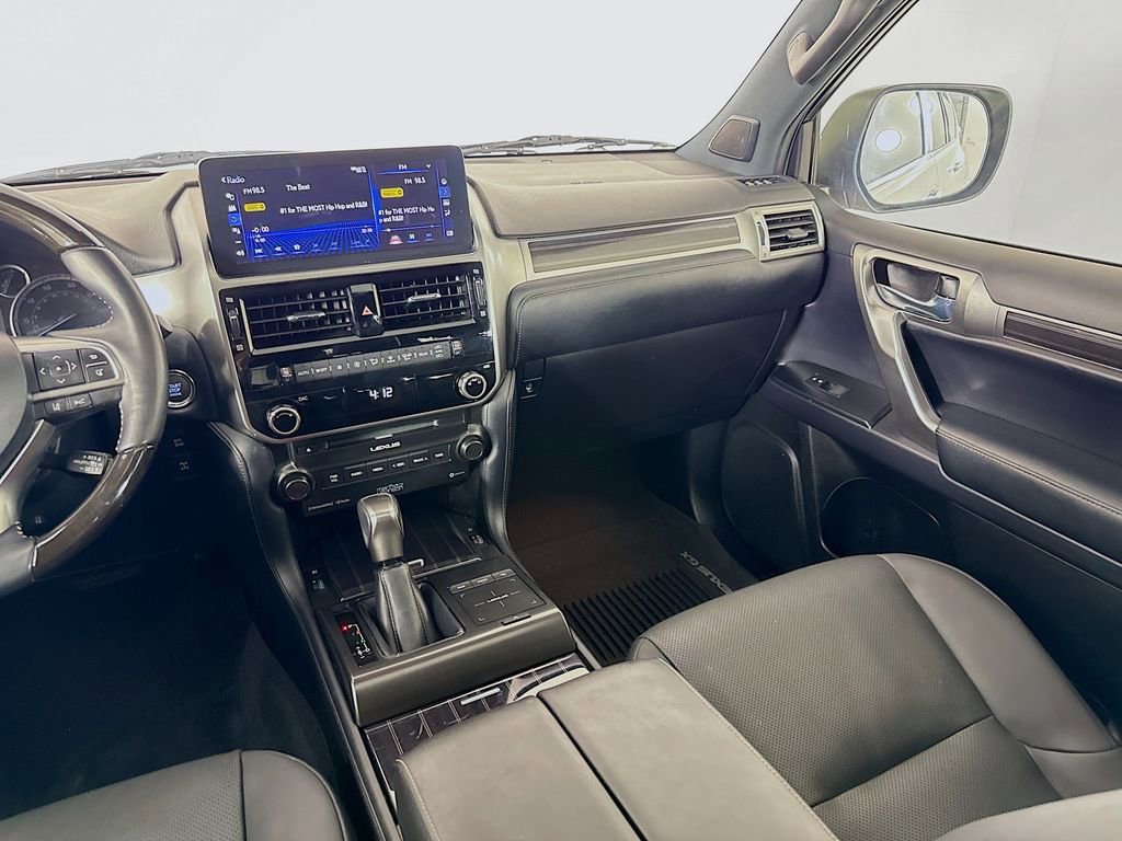 Used 2022 Lexus GX 460 Premium w/ Accessory Package image 26