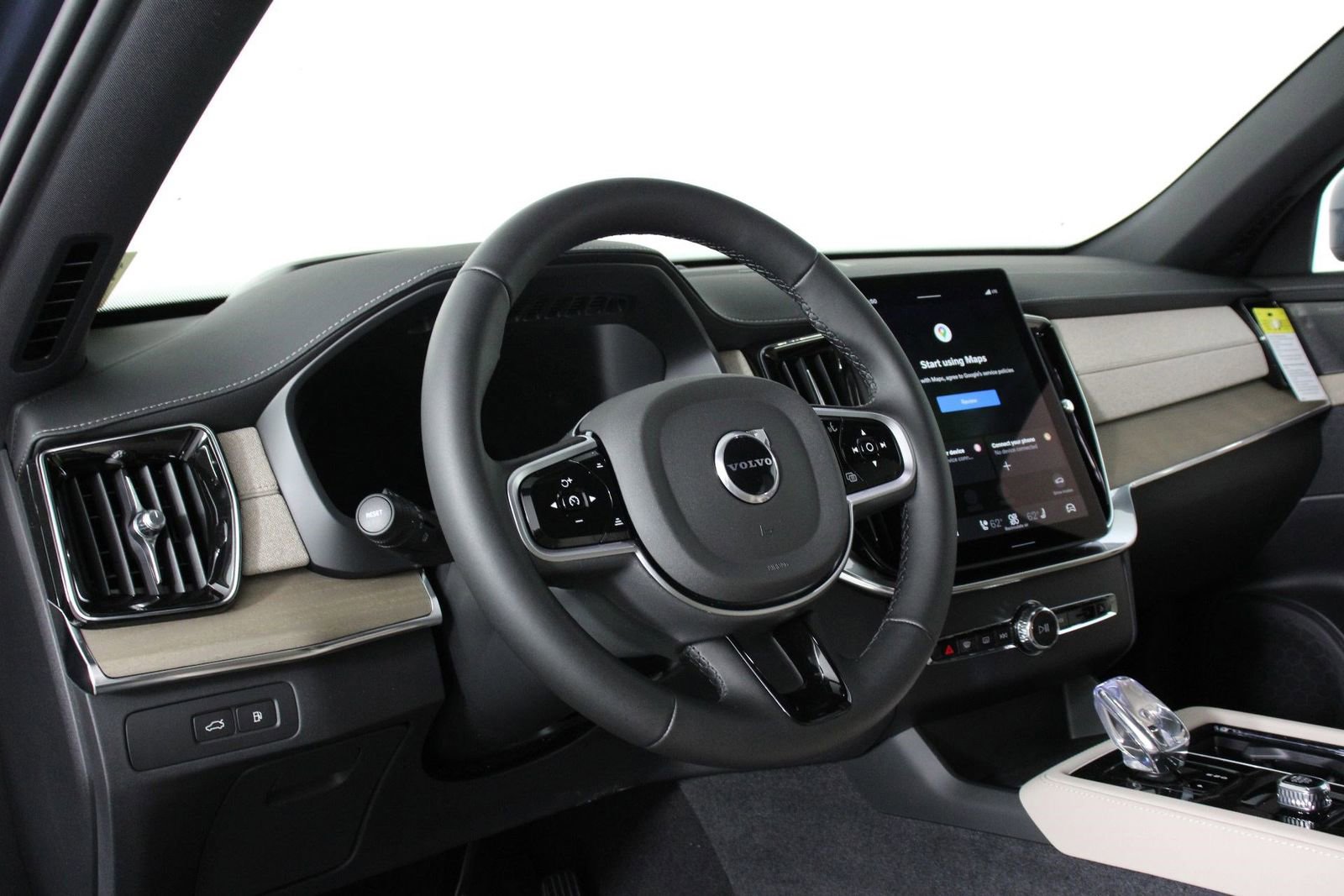 New 2026 Volvo XC90 T8 Ultra w/ Protection Package Premier image 8