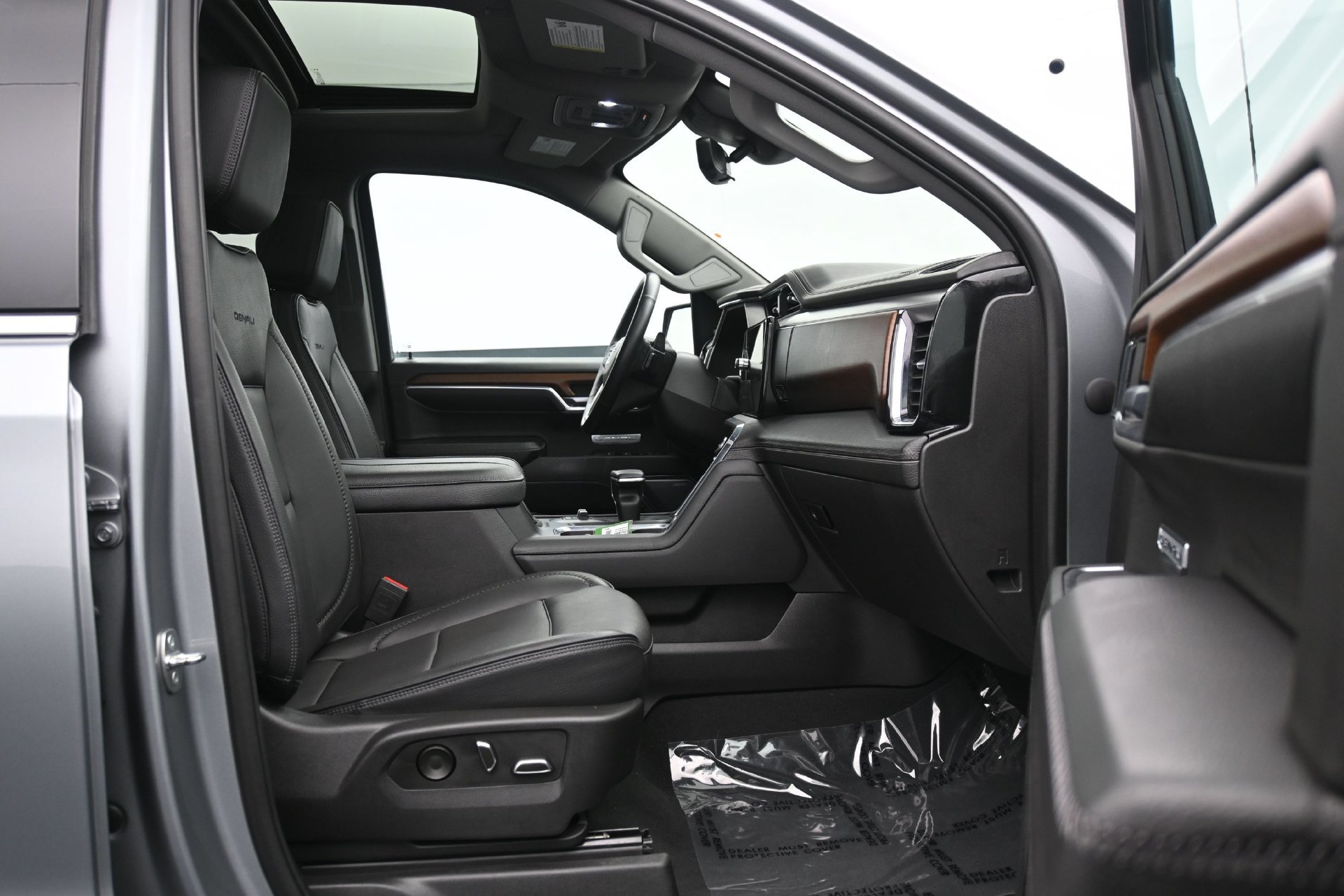 Used 2023 GMC Sierra 1500 Denali w/ Denali Reserve Package AWD/4WD image 13