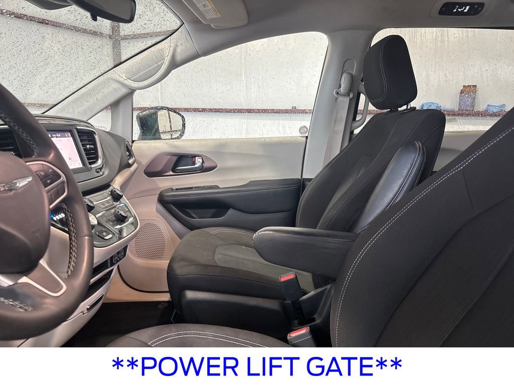 Used 2023 Chrysler Voyager LX image 16