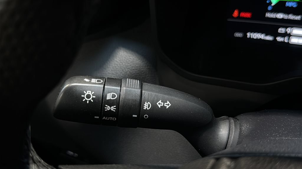 Used 2025 Toyota Tundra Limited AWD/4WD image 32