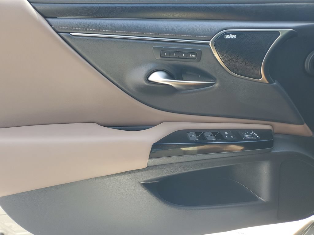 Used 2024 Lexus ES 300h Ultra Luxury w/ Accessory Package (Z2) FWD image 23