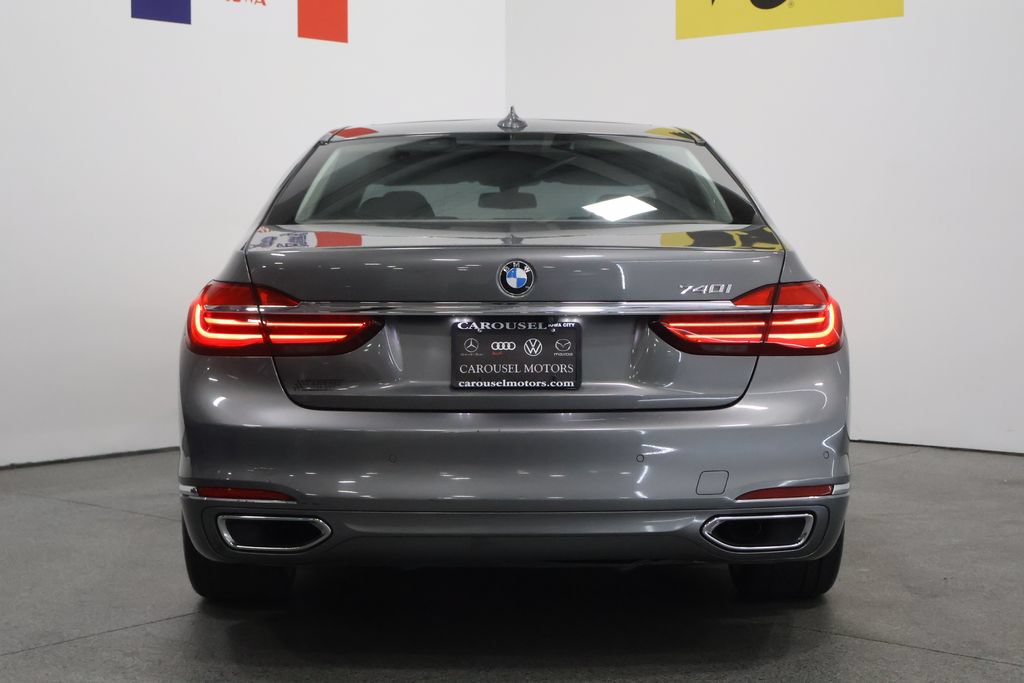 Used 2018 BMW 740i RWD image 11