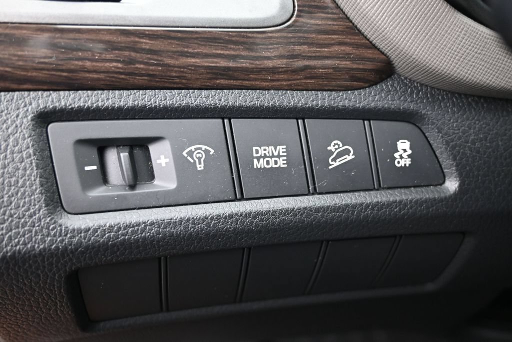 Used 2018 Hyundai Santa Fe Sport w/ 2.4L Value Package 02 FWD image 21