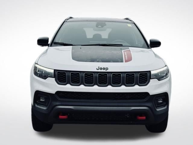 Used 2025 Jeep Compass Trailhawk w/ Trailhawk Elite Group image 3