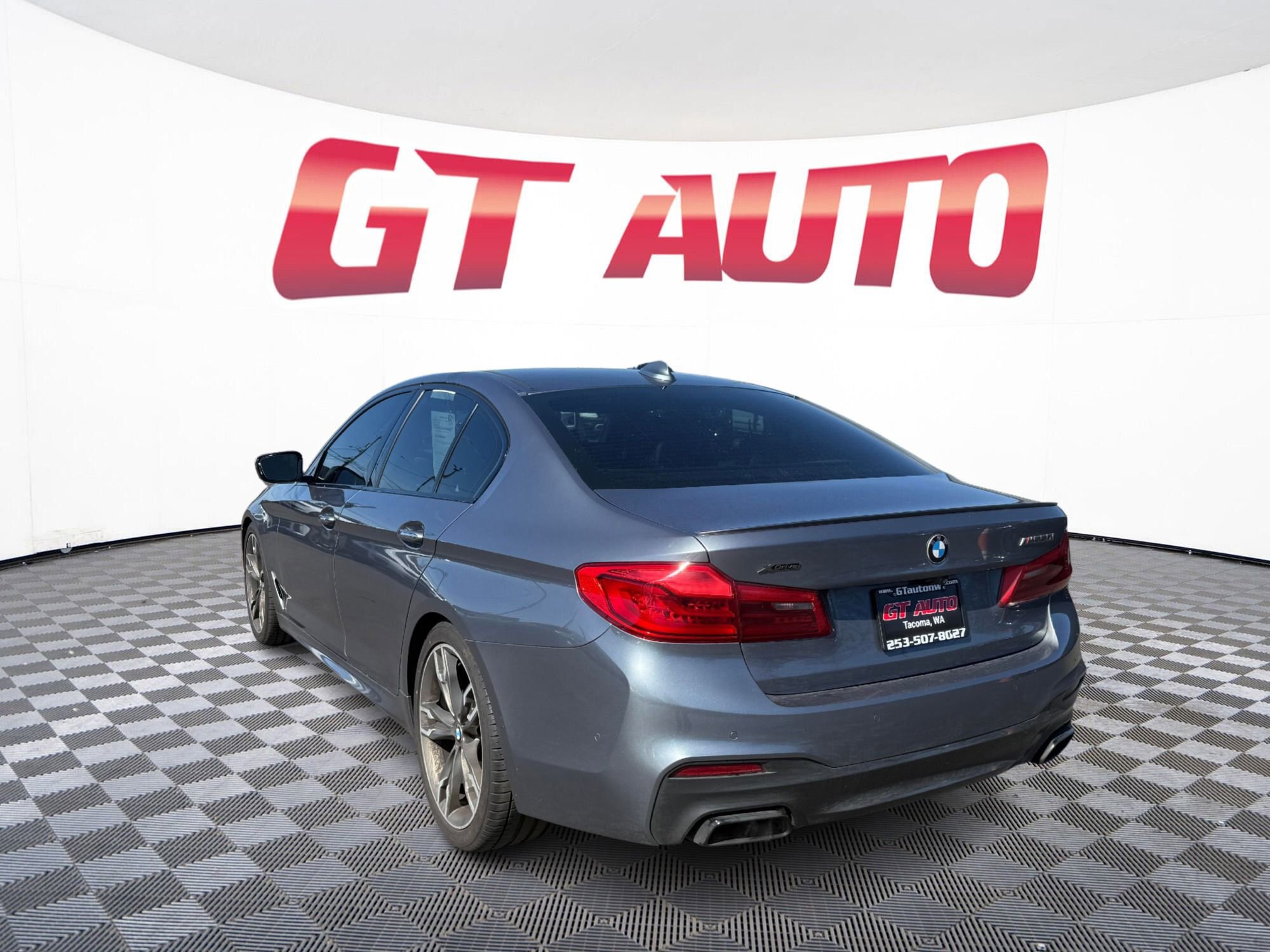 Used 2018 BMW M550i xDrive image 4