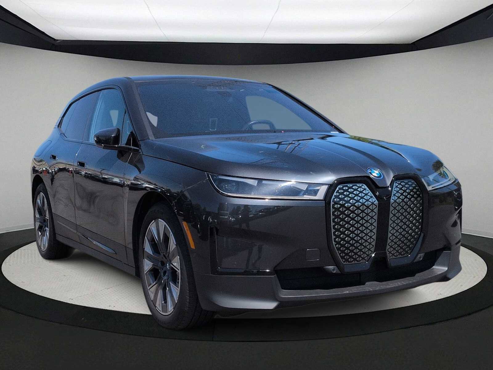 Certified 2022 BMW iX xDrive50 w/ Premium Package AWD/4WD image 2