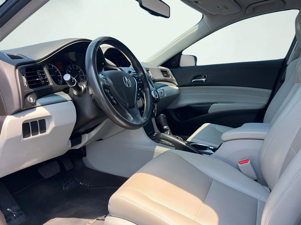 Used 2016 Acura ILX FWD image 2