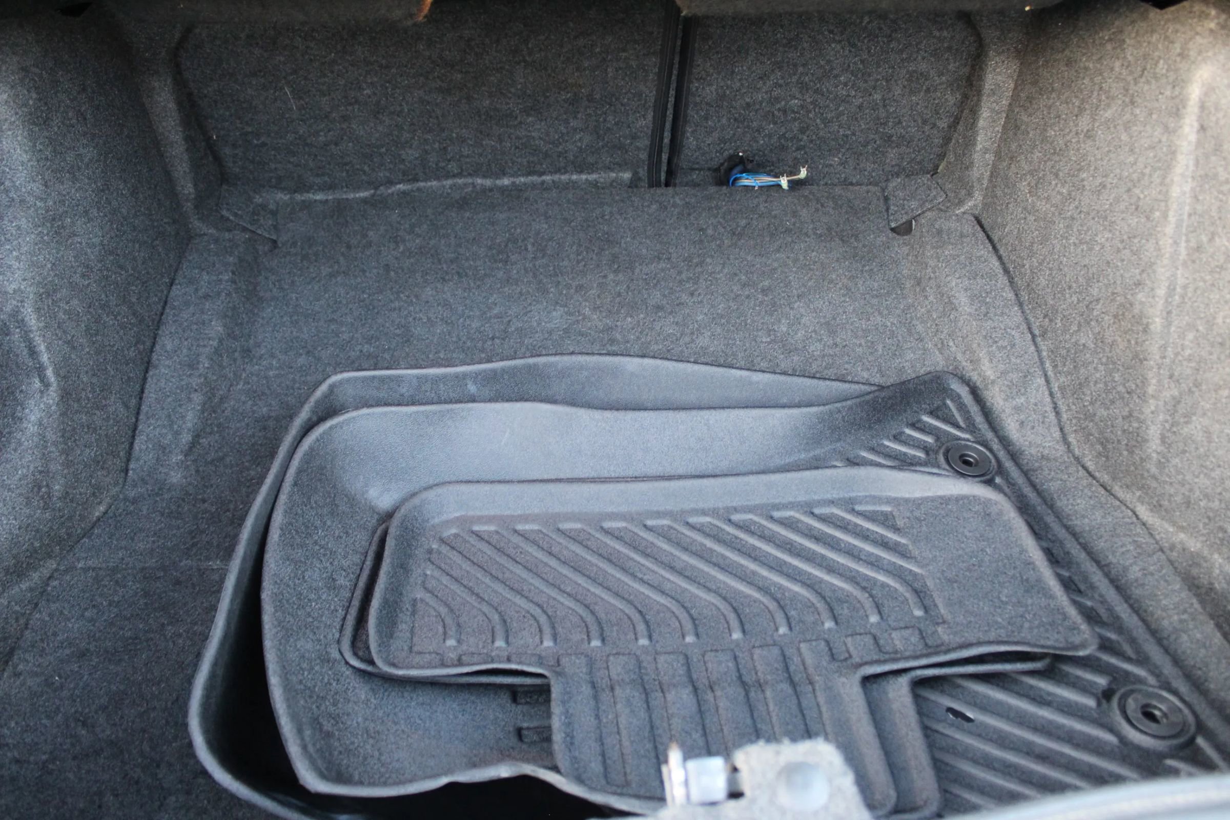 Used 2015 Dodge Challenger R/T Plus RWD image 25