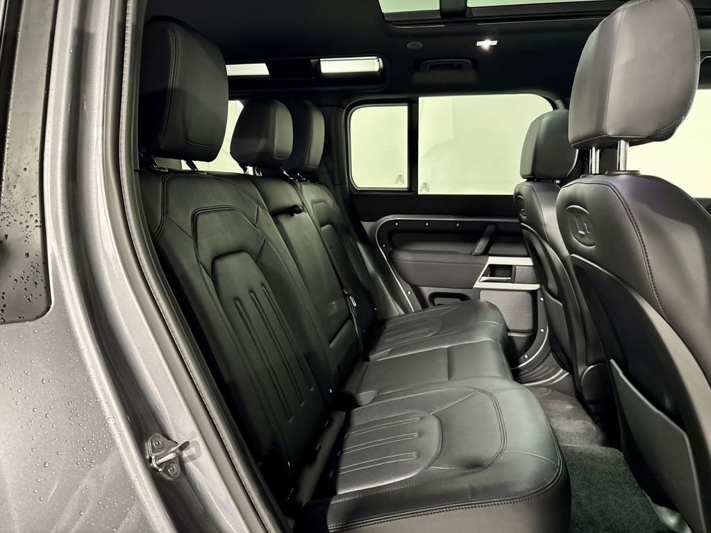 Used 2022 Land Rover Defender 110 S image 31