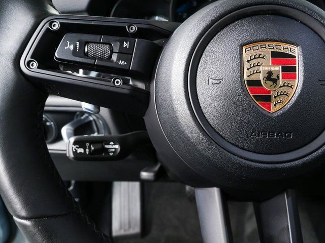Certified 2023 Porsche Macan AWD image 9