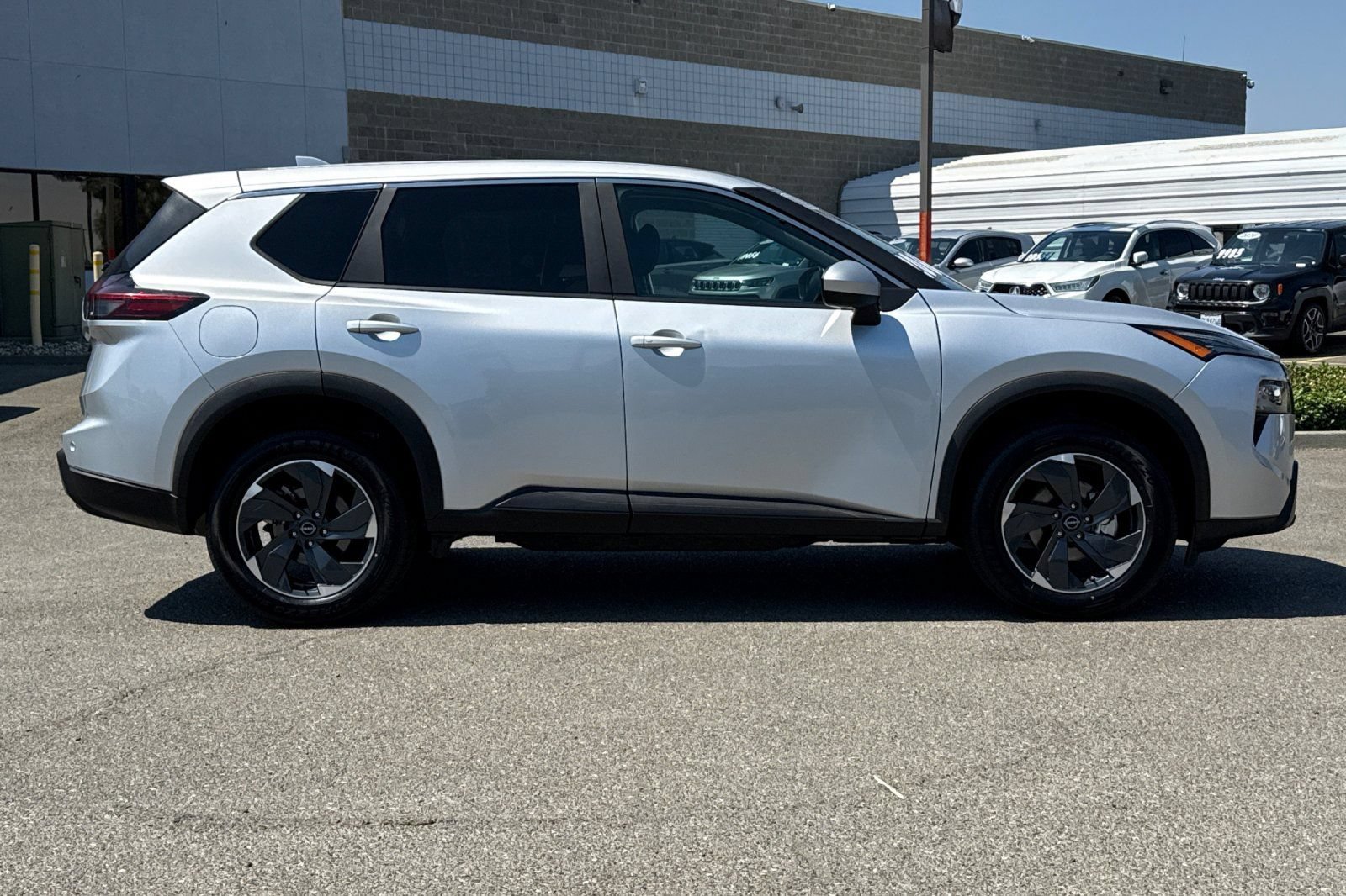 Certified 2024 Nissan Rogue SV AWD/4WD image 3