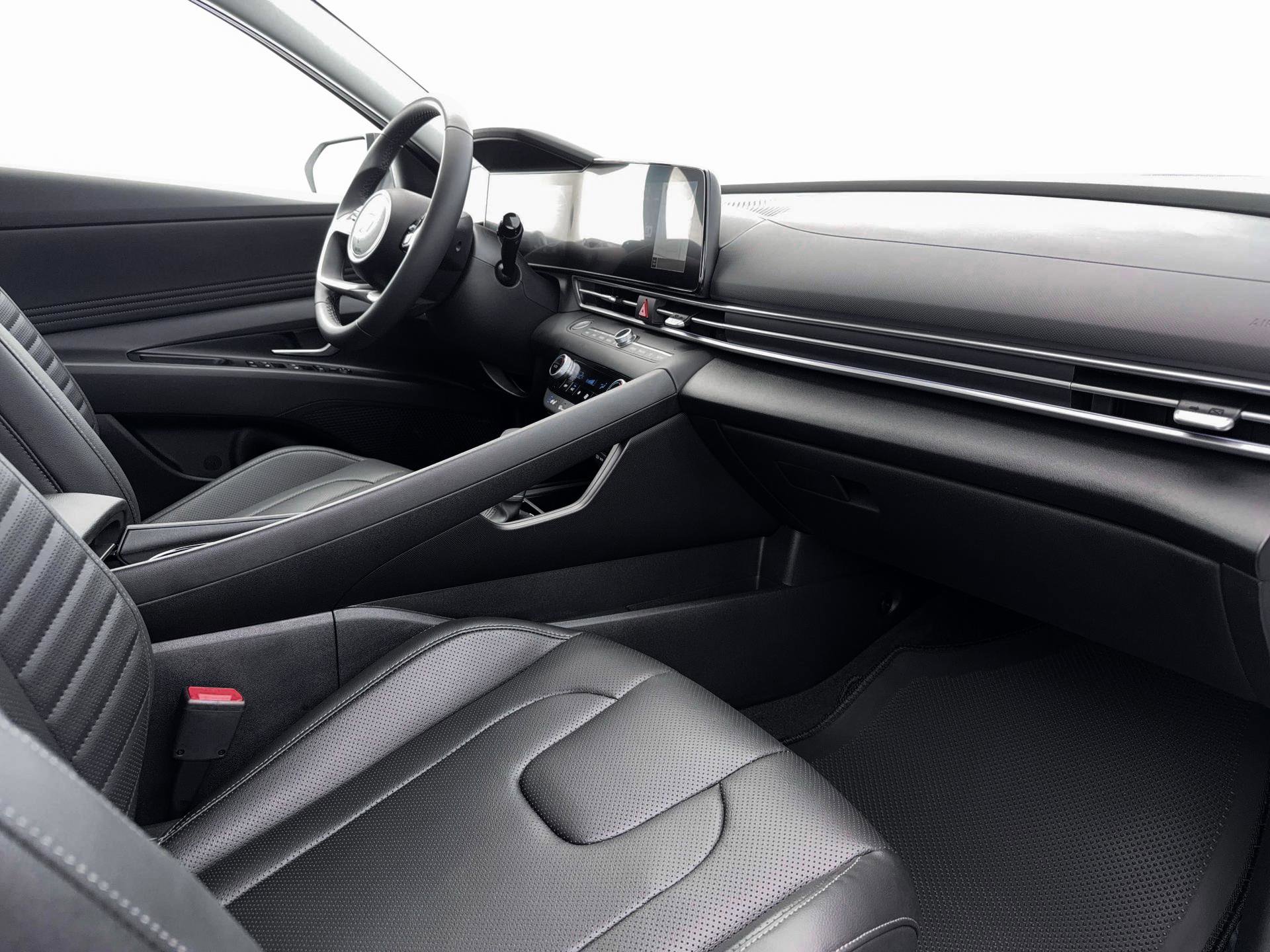 New 2026 Hyundai Elantra Limited FWD image 15