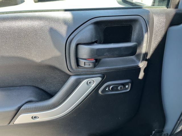 Used 2014 Jeep Wrangler Sahara w/ Dual Top Group AWD/4WD image 17