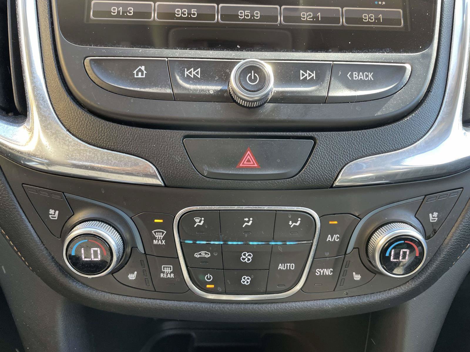 Used 2018 Chevrolet Equinox Premier AWD/4WD image 28
