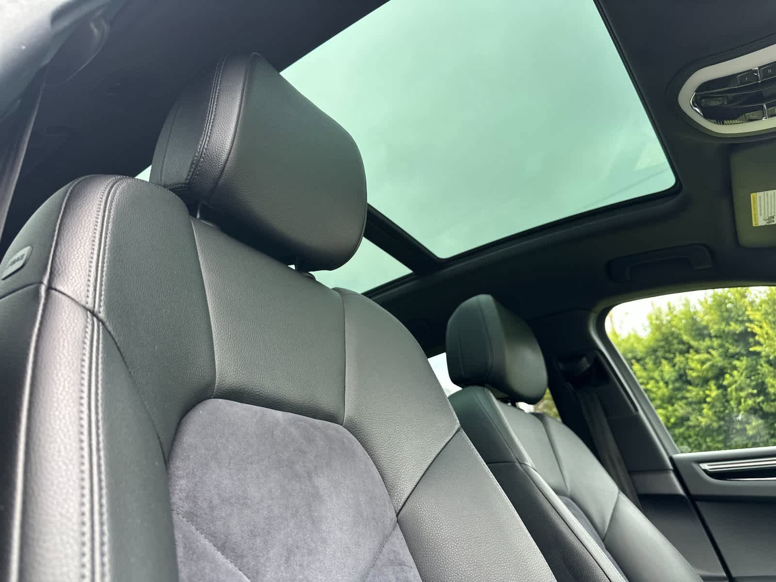 Certified 2018 Porsche Macan Sport Edition AWD/4WD image 18
