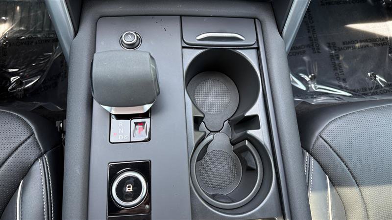 Used 2024 Land Rover Discovery Dynamic SE AWD/4WD image 39