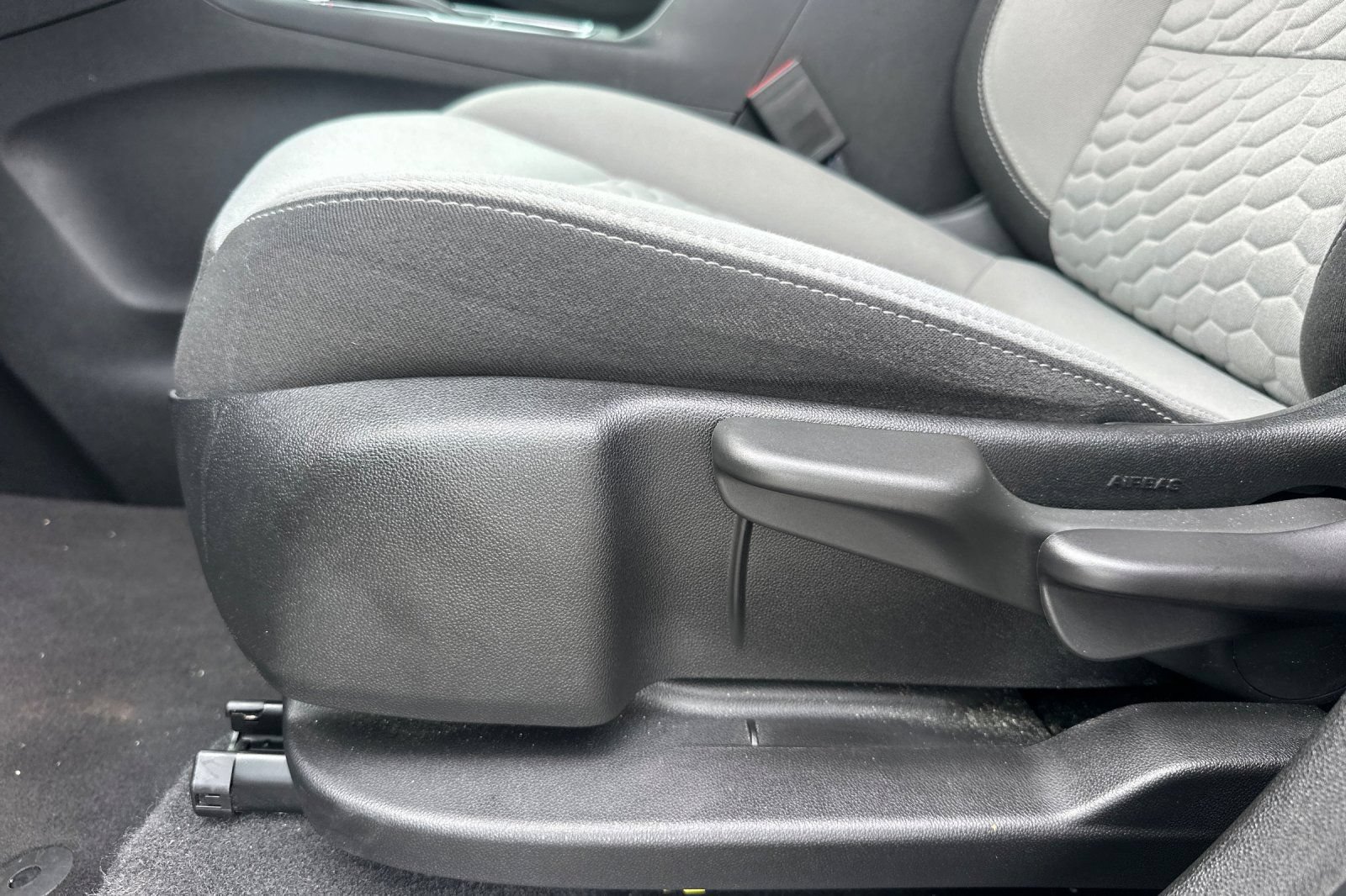 Used 2020 Chevrolet Equinox LS FWD image 13