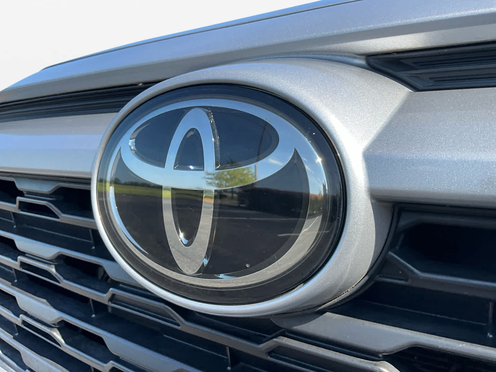 Used 2023 Toyota RAV4 XLE w/ Convenience Package AWD/4WD image 16