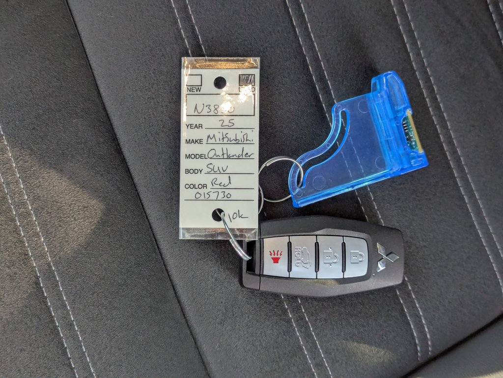 Used 2025 Mitsubishi Outlander SE image 41