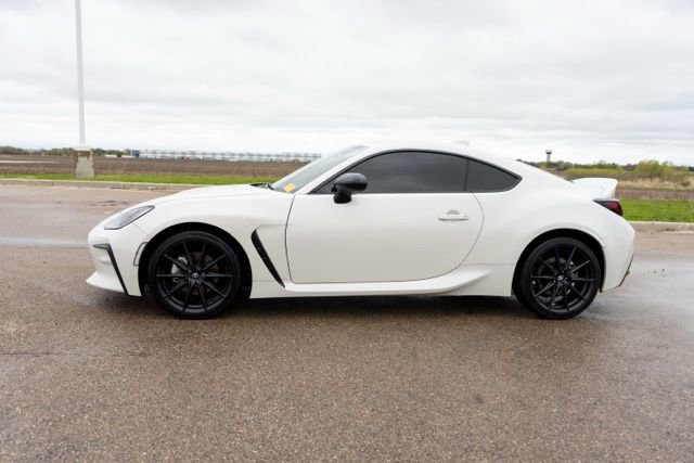 Used 2024 Toyota GR86 Premium RWD image 4