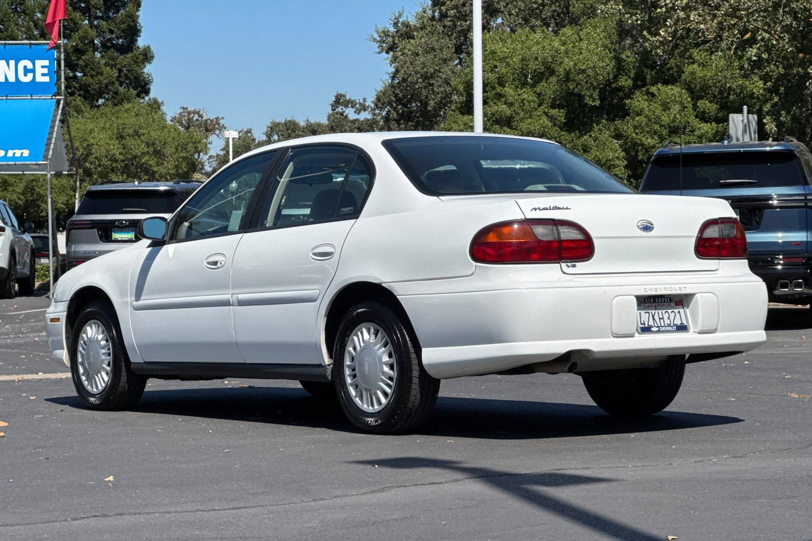 Used 2002 Chevrolet Malibu V6 w/ Preferred Equipment Group 1 FWD image 5