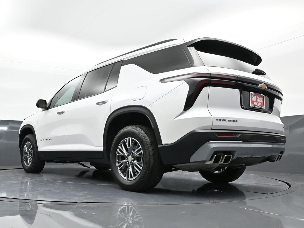 Used 2024 Chevrolet Traverse LT image 31
